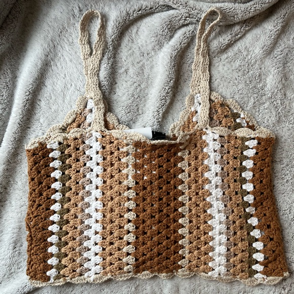 Crocheted Cropped tank top. Button down. NEW WITH TAGS INCLUSION XTRA BUTTON - Picture 4 of 7